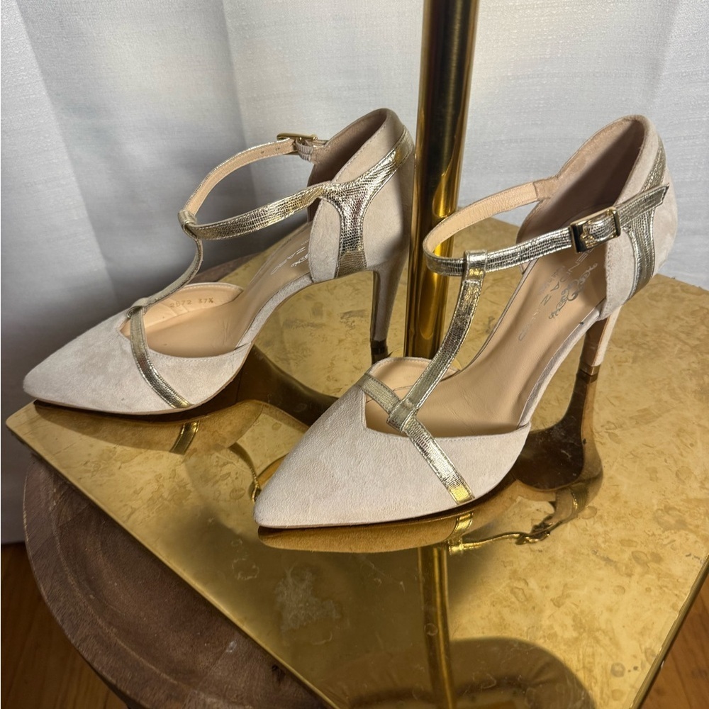 Brenda Zaro Elegant Tan and Gold Heels with Metallic Accents 7.5